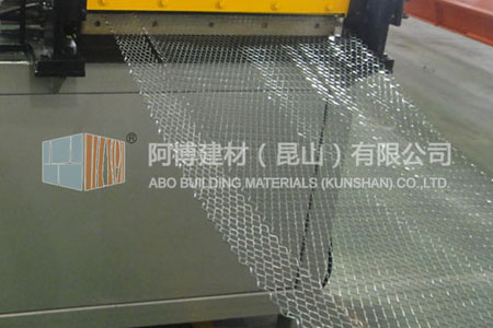 Diamond mesh lath